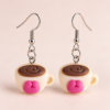 Imagem de Brinco Kawaii Xícara de Café com Lacinho Rosa – Bijuteria Feminina Fofa Estilo Japonês