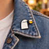 Imagem de Pin Broche Personagem Divertido com Caneca de Cerveja – Acessório para Jaqueta, Mochila e Bolsa